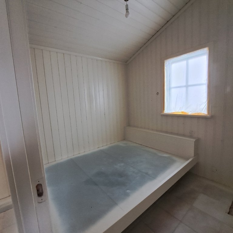 Panell og annað timburverk var heilmálað