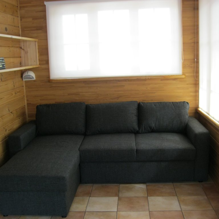 Svefnsófi var áður í rýminu þar sem nú er eldhús