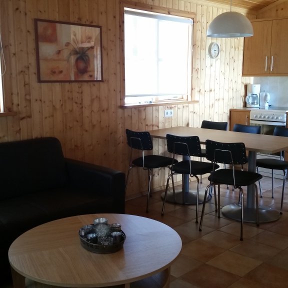 Hér sést gamla eldhúsinnréttingin, lítið bekk- og skápapláss