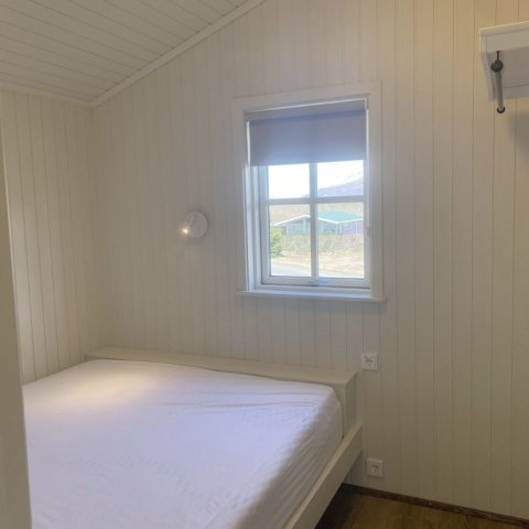 Rúmin í hjónaherberginu voru breikkuð úr 140cm í 160cm 