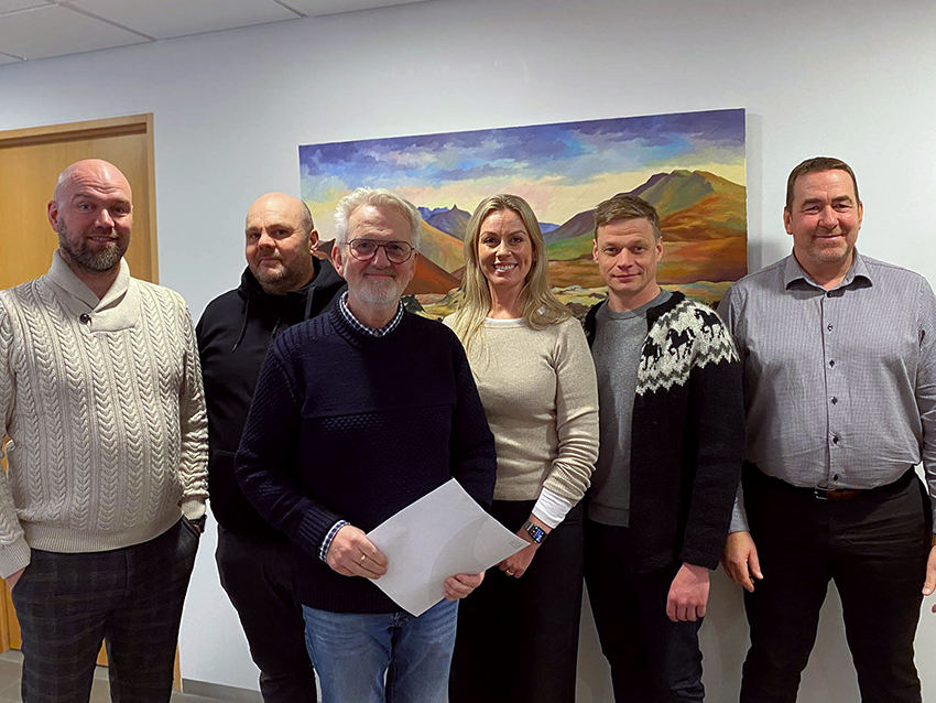 Stéttarfélögin á þriðju hæð í Alþýðuhúsinu styrkja Velferðarsjóð Eyjafjarðar. Frá vinstri: Trausti J&hellip;