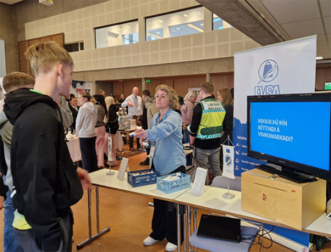 Margt um manninn á Starfamessu!