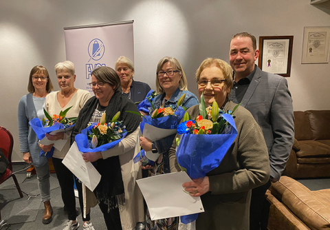 Við afhendingu þakklætisvotta. Frá vinstri: Claudia Lobindzus, Erla Bjarnadóttir, María Ingunn Trygg&hellip;